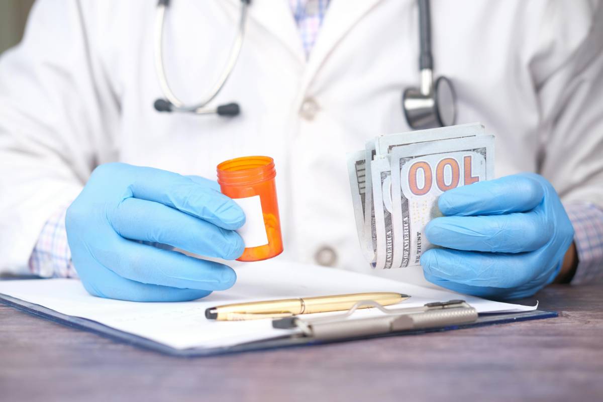 Personal Loan vs. Credit Card: Which is Better for Debt Consolidation?
